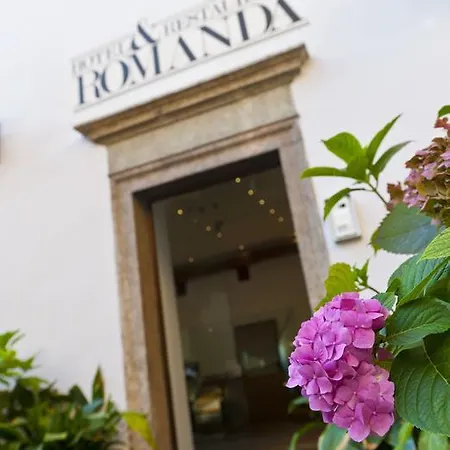 فندق Romanda